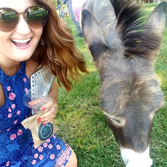 Meet your Posher, Christine - Picture 2 of 3